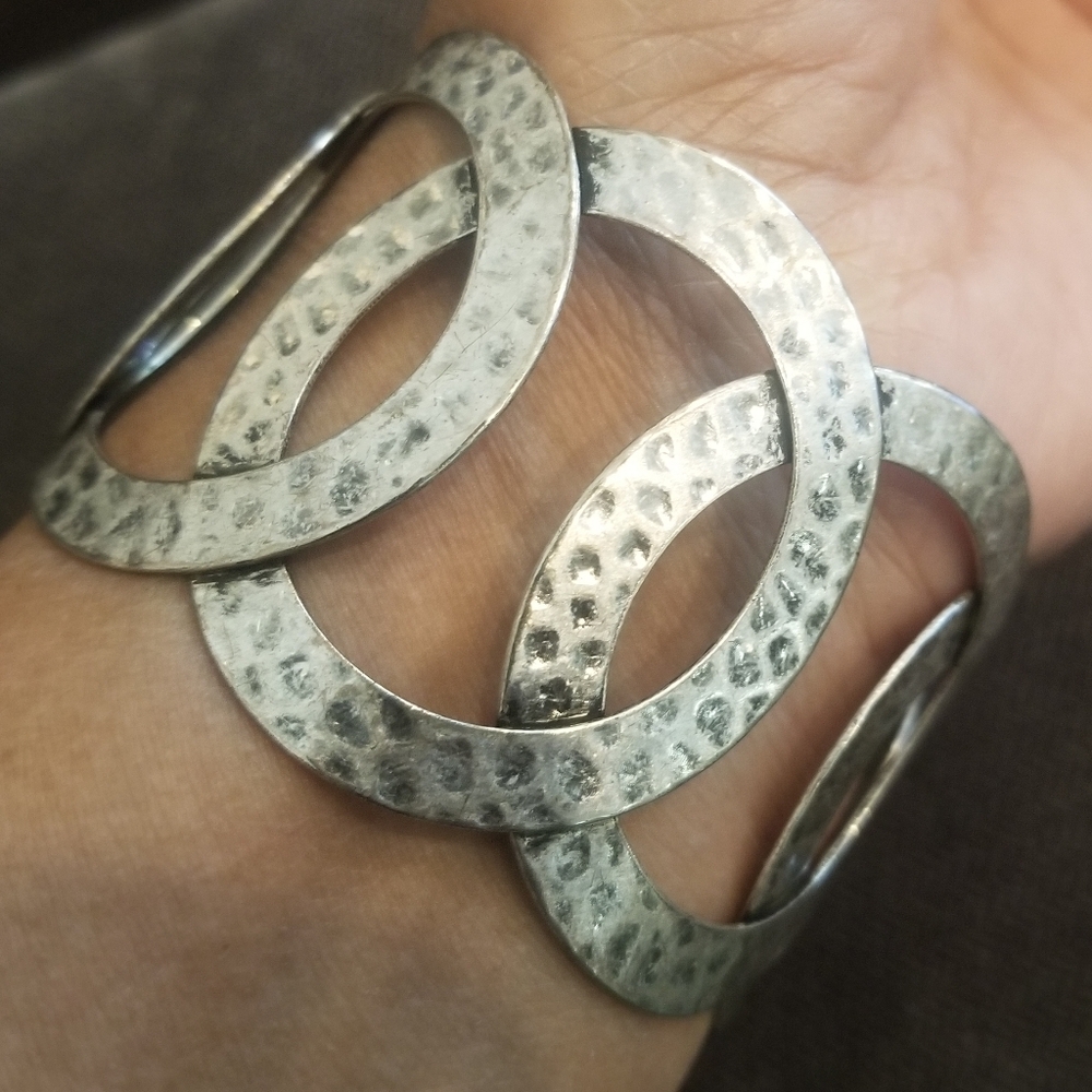 Silver hand hammered circles cuff bracelet